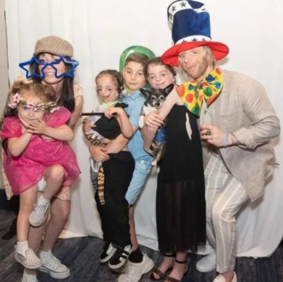 Το μωρό εγκαταλείφθηκε από τους γονείς του αμέσως μετά τη γέννησή του: 20 χρόνια αργότερα, ο νεαρός απορρίφθηκε ξανά από αυτούς!