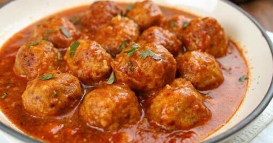 Κεφτεδάκια με σάλτσα ντομάτας της μαμάς – ζουμερή και εύκολη συνταγή