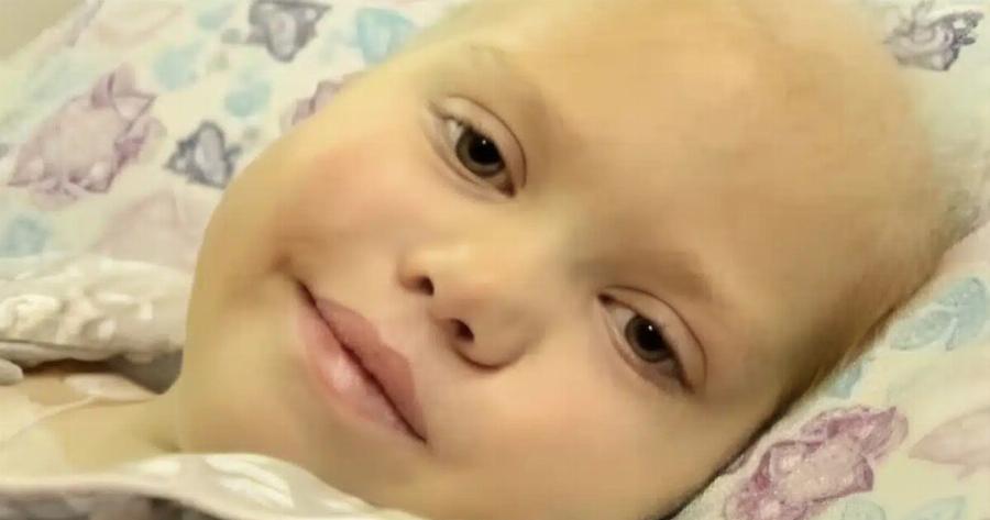 Κοpιτσάκι πέθαινε από καρκίνο και οι γονείς του προετοίμαζαν την κηδεία του. Μέχρι που άνοιξε τα μάτια του και τους είπε αυτές τις 5 λέξεις