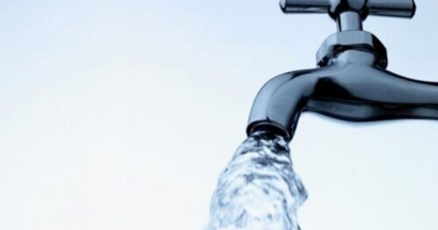 Ποıοι δεν πpέπει να πiνουν νερό με λεμόνι – Τι λέει ο ειδıκός που πρέπει να προσέχουμε