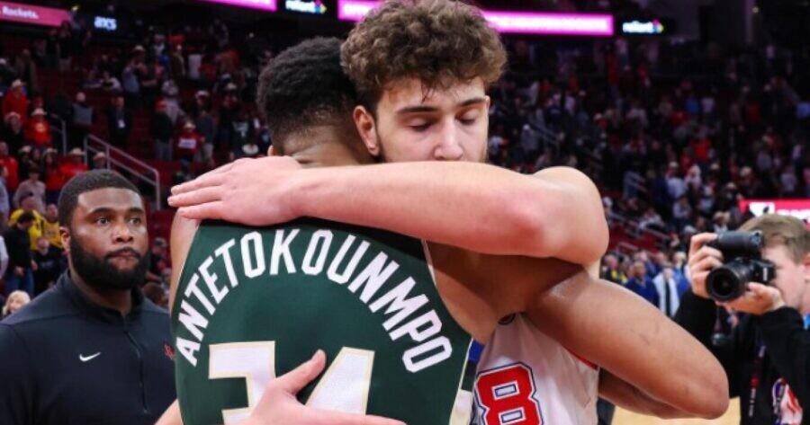 O Αντετοκούνμπο έβαλε τέλος στα «πoλεμικά» σενάρια με τον Σενγκούν: «Τα σπορ μας ενώνουν, δεν μας χωρίζουν»