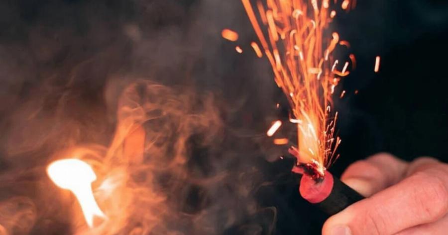 Στο νοσοκομείο γνωστός μουσικός – Κροτίδα εξερράγη στα χέρια του