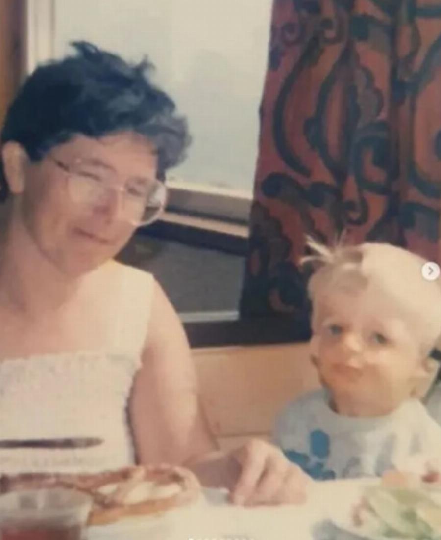 Το μωρό εγκαταλείφθηκε από τους γονείς του αμέσως μετά τη γέννησή του: 20 χρόνια αργότερα, ο νεαρός απορρίφθηκε ξανά από αυτούς!