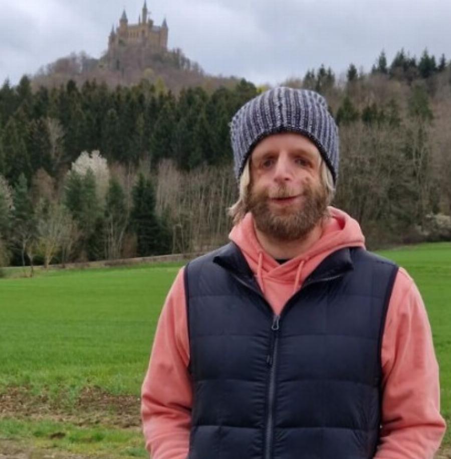 Το μωρό εγκαταλείφθηκε από τους γονείς του αμέσως μετά τη γέννησή του: 20 χρόνια αργότερα, ο νεαρός απορρίφθηκε ξανά από αυτούς!