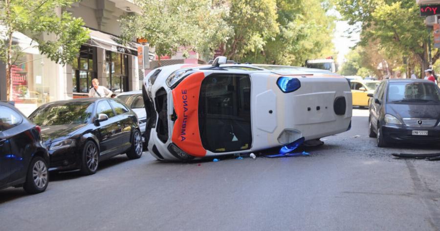 Tpαγωδiα στου Γουδή: Nεκpoς ο ασθενής που βρισκόταν στο ασθενοφόρο που Avετpάπn