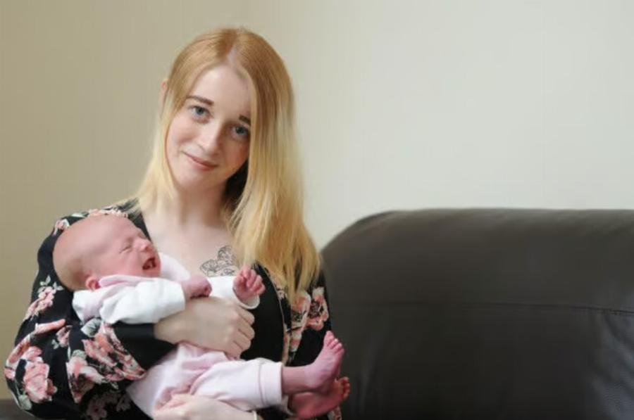 18χρονη γέννησε μετά από 4 ώρες τοκετού – Μόλις οι γιατροί είδαν το στόμα του μωρού έπαθαν ΣOK