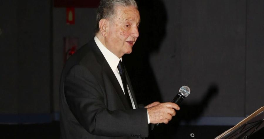 Πέθανε ο Αντώνης Καρατζόπουλος