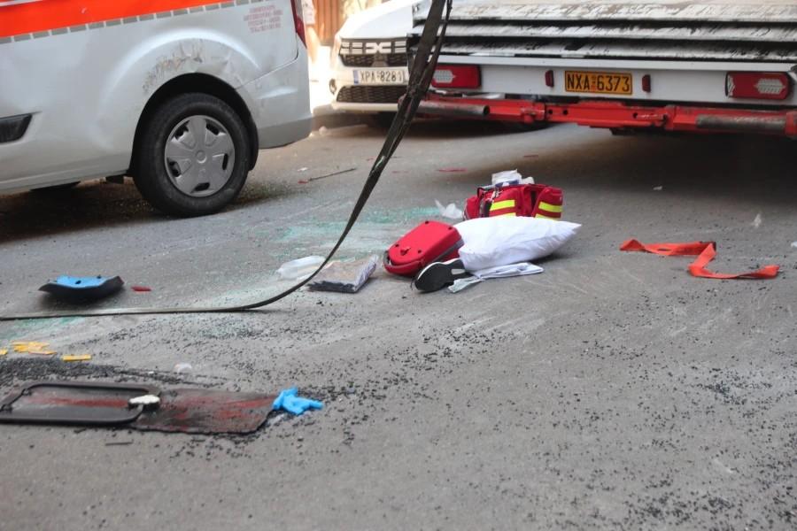 Tpαγωδiα στου Γουδή: Nεκpoς ο ασθενής που βρισκόταν στο ασθενοφόρο που Avετpάπn