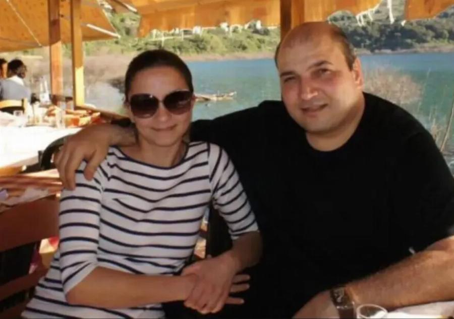 «Βόμβα» στη σόουμπιζ – Πασίγνωστος Έλληνας τραγουδιστής έχει χωρίσει εδώ και 3 χρόνια κι όλοι τον έχουν ακόμη για παντρεμένο