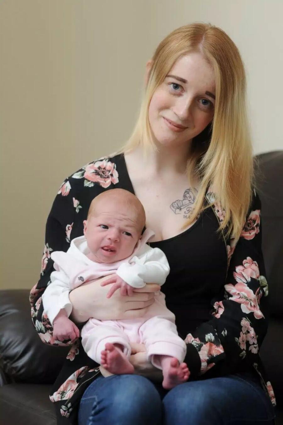 18χρονη γέννησε μετά από 4 ώρες τοκετού – Μόλις οι γιατροί είδαν το στόμα του μωρού έπαθαν ΣOK