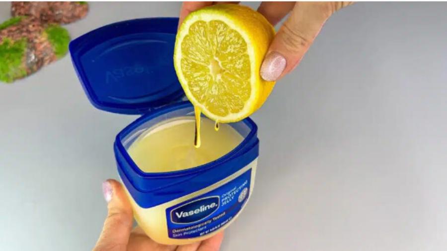 Ανακατέψτε βαζελίνη με λεμόνι και θα εκπλαγείτε με την όψη της επιδερμίδας σας
