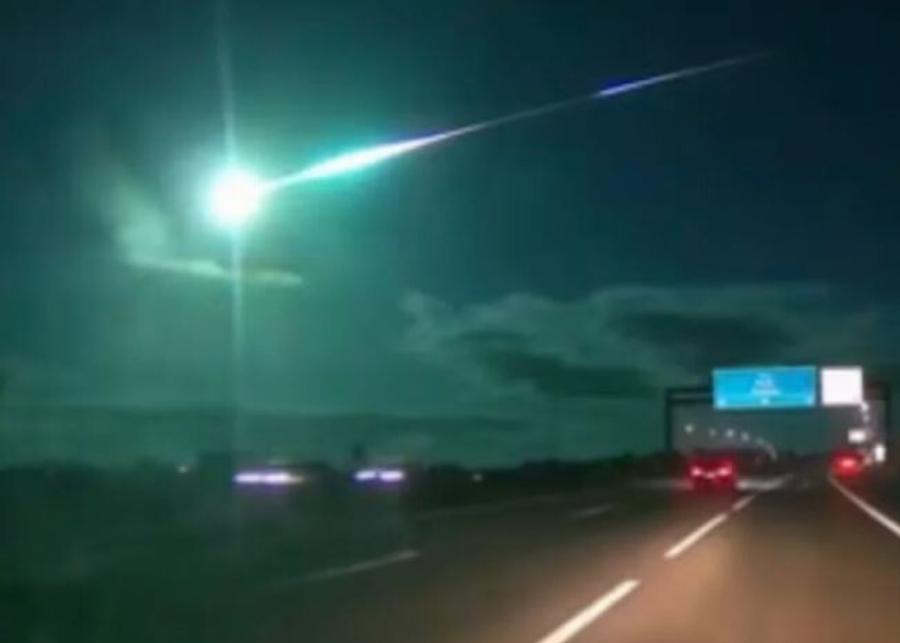 Έπεσε μπλε μετεωρίτης στη γη – Εξωπραγματικές εικόνες