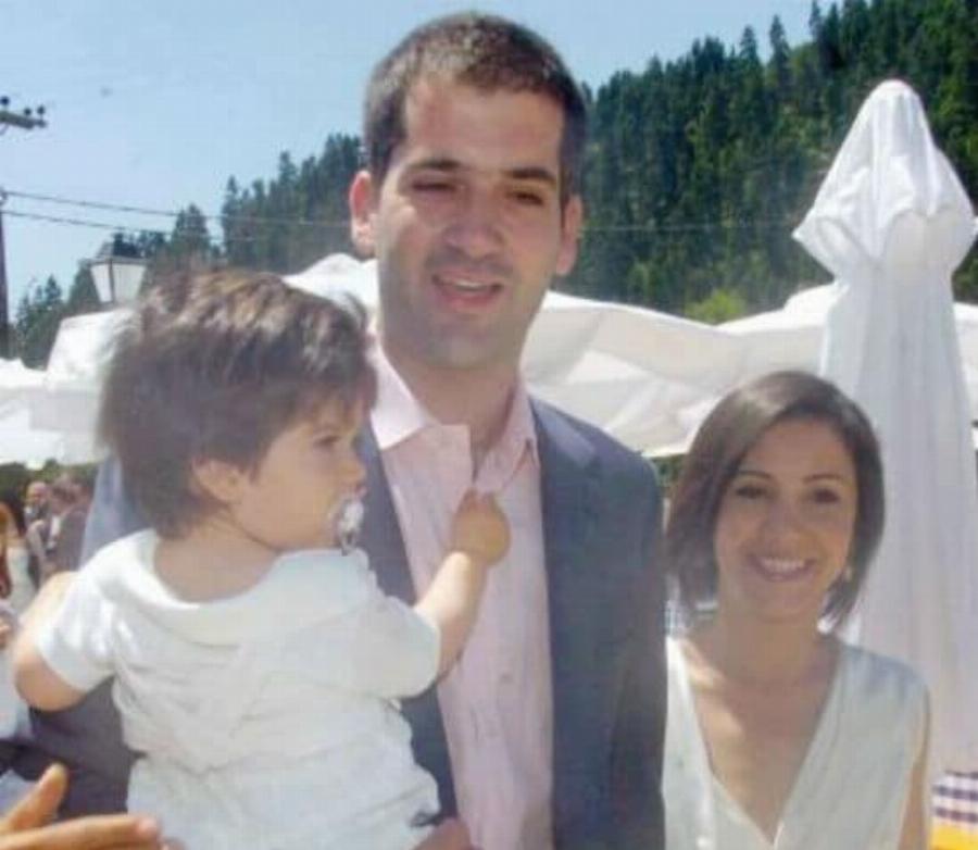 Καστανομάλλα και κούκλα – Η σύζυγος του Κώστα Μπακογιάννη πριν τη Σία Κοσιώνη