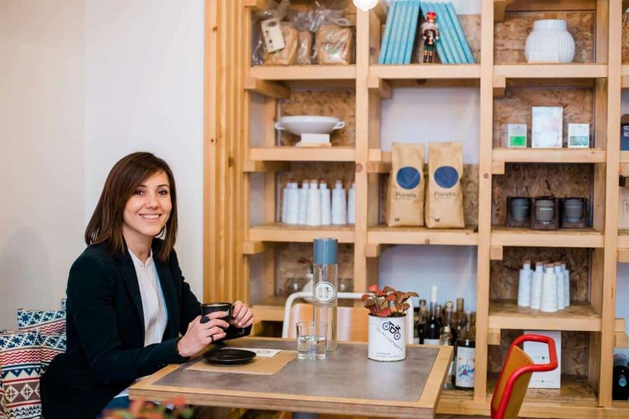 Καστανομάλλα και κούκλα – Η σύζυγος του Κώστα Μπακογιάννη πριν τη Σία Κοσιώνη