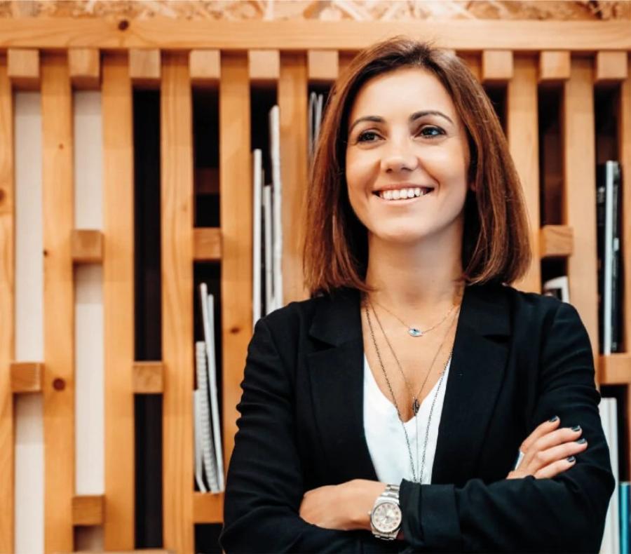 Καστανομάλλα και κούκλα – Η σύζυγος του Κώστα Μπακογιάννη πριν τη Σία Κοσιώνη