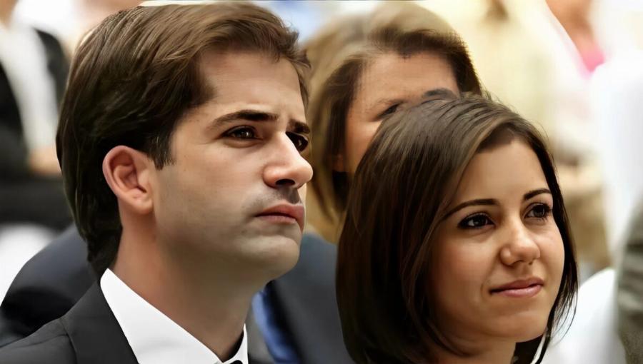 Καστανομάλλα και κούκλα – Η σύζυγος του Κώστα Μπακογιάννη πριν τη Σία Κοσιώνη