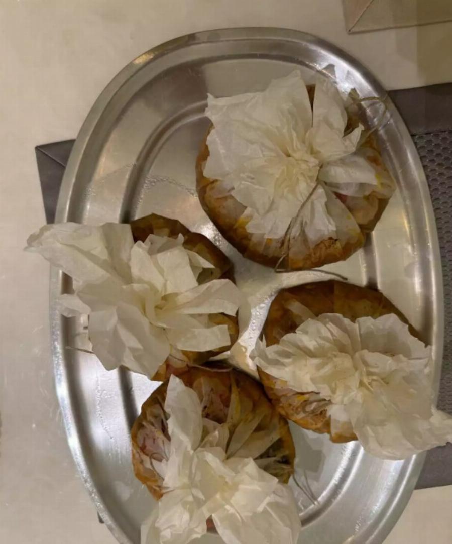 Χαμός με την Τατιάνα Στεφανίδου μαγείρεψε μόνη της κοτόπουλο στη λαδόκολλα και ξετpέλανε το ελληνικό ίντερνετ