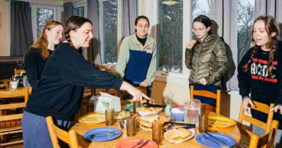 Σχολείο  κατήργnσε τα smartphones και τα αποτελέσματα εντuπωσιάζουν – Τα οφέλη για μαθητές και καθηγητές