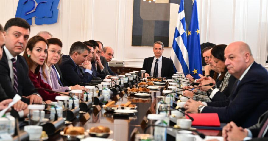 Φοβούνται την επόμενη ημέρα και του ρίχνουν λάσπη: Ο διάδοχος του Μητσοτάκη στη ΝΔ