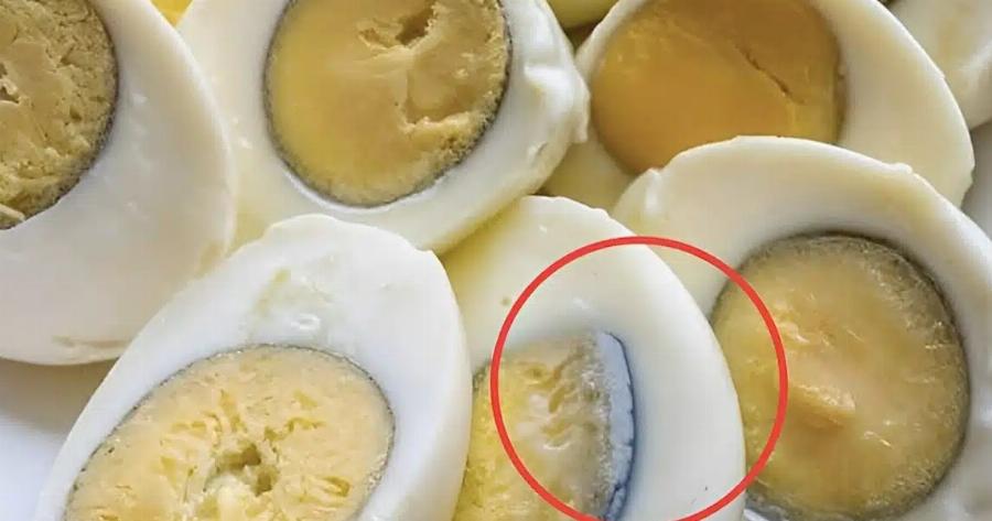 Γιατί εμφανίζεται ένα πράσινο δαχτυλίδι γύρω από σκληρά βρασμένα αβγά;