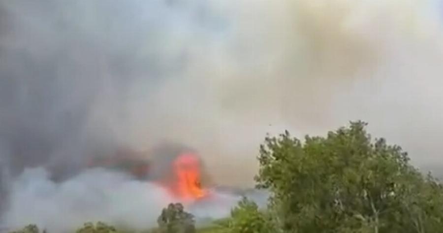 Μεγάλη φωτιά τώρα: Εκκενώνονται εσπευσμένα 7 ξενοδοχεία και 2 κατασκηνώσεις