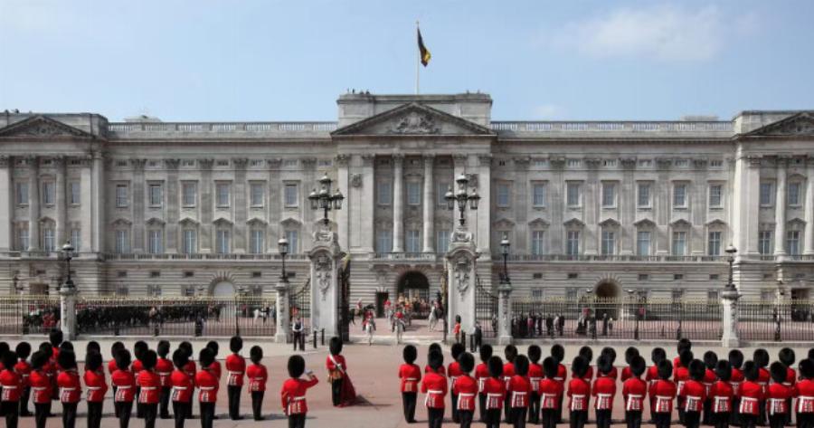 Παγκόσμιο σοκ για τη βασιλική οικογένεια της Βρετανίας – Έπεσε από το παράθυρο και σκοτώθnκε για την γάτα