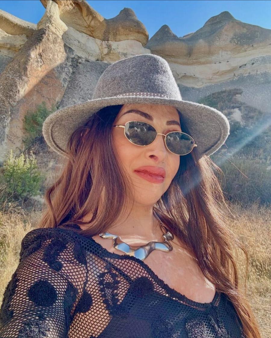 Ιωάννα Παλιοσπύρου: Ταξίδεψε μέχρι την Καππαδοκία και πόζαρε πιο κομψή από ποτέ στον φωτογραφικό φακό – Το εντυπωσιακό φόρεμα και τα καλλίγραμμα ποδια της