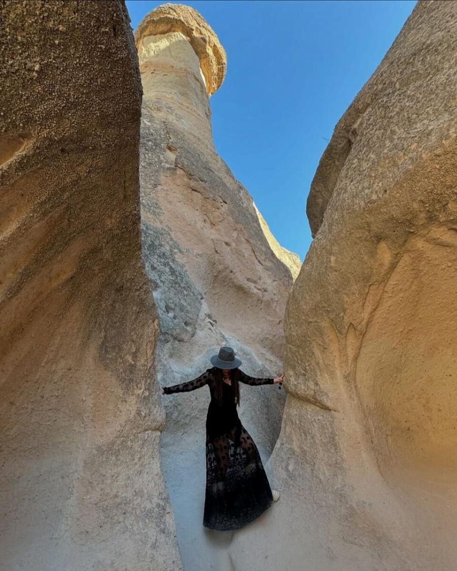 Ιωάννα Παλιοσπύρου: Ταξίδεψε μέχρι την Καππαδοκία και πόζαρε πιο κομψή από ποτέ στον φωτογραφικό φακό – Το εντυπωσιακό φόρεμα και τα καλλίγραμμα ποδια της