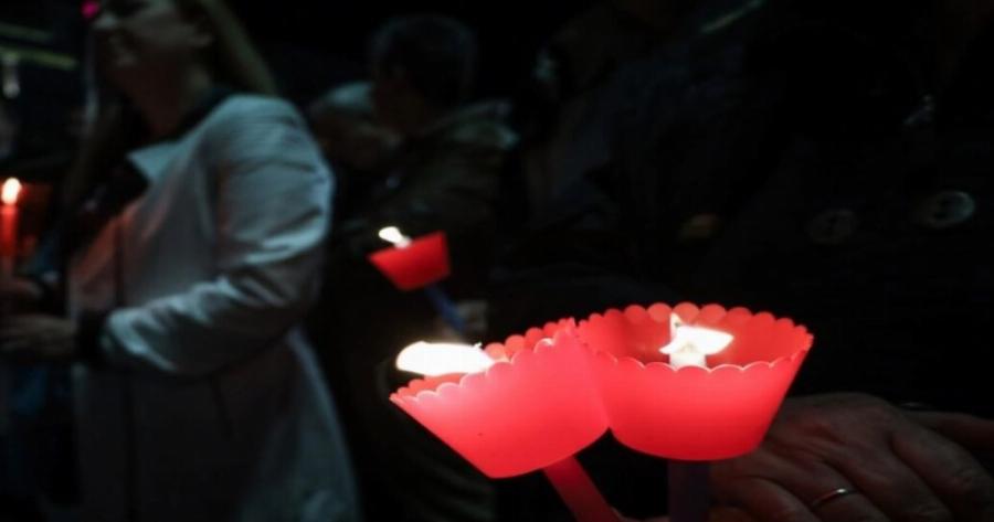 Με ομπρέλες η Ανάσταση και το ψήσιμο του οβελία λόγω του άστατου καιρού σε αυτές τις περιοχές