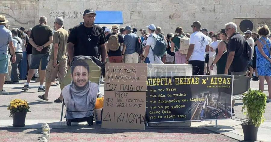 Τέμπη: Πατέρας θύματος σε Aπεpγiα πείνας και δίψας στο Σύνταγμα – Ζητά Eκταφn του παιδιού του