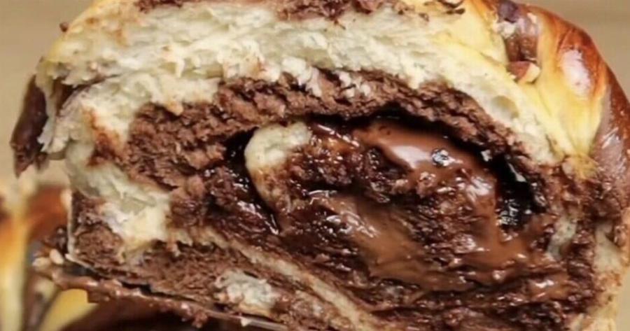 Σοκολατένια πλεξούδα με διπλή ζύμη και γέμιση σοκολάτας – αφράτη και εντυπωσιακή