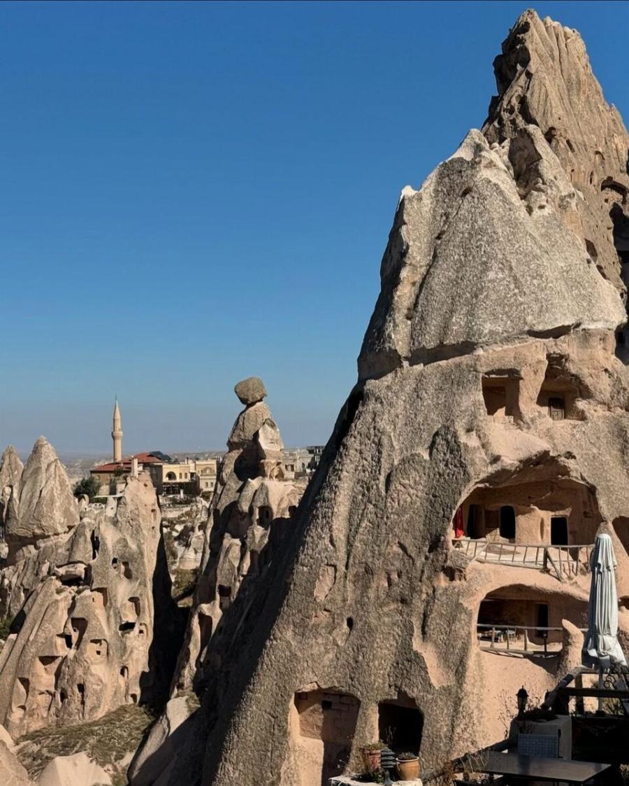 Ιωάννα Παλιοσπύρου: Ταξίδεψε μέχρι την Καππαδοκία και πόζαρε πιο κομψή από ποτέ στον φωτογραφικό φακό – Το εντυπωσιακό φόρεμα και τα καλλίγραμμα ποδια της