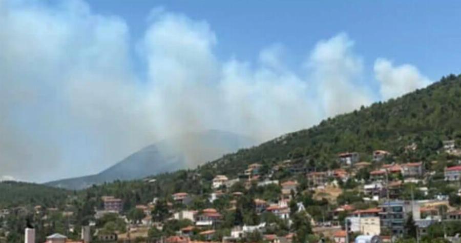 Μεγάλη φωτιά τώρα στην Αττική δίπλα σε σπίτια – Συναγερμός στην Πυροσβεστική
