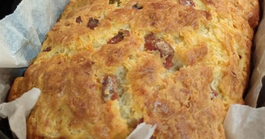 Αλμυρό κέικ σκέτος αφρός! Με τυριά, μπέικον και ζαμπόν – δεν μένει ούτε ψίχουλο