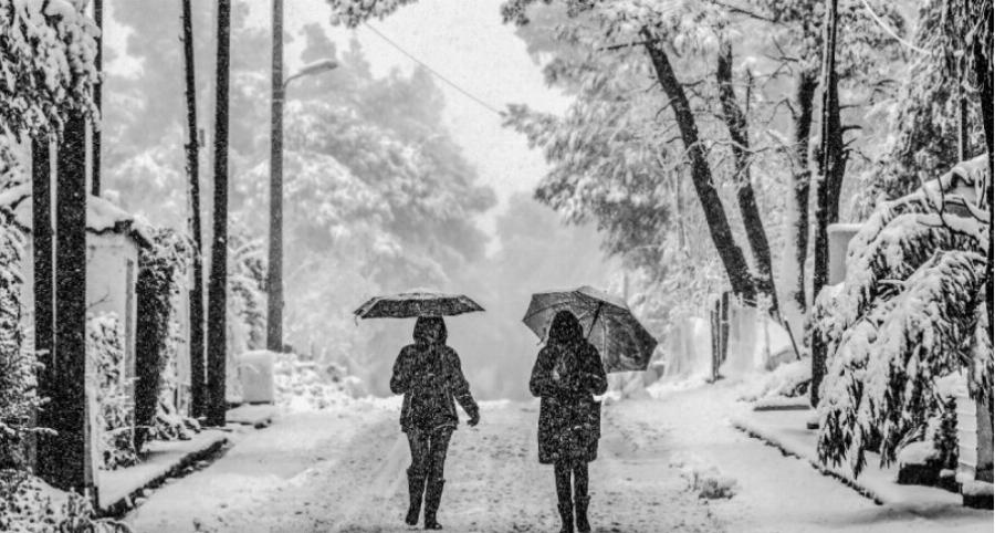 Έκτακτο δελτίο επιδείνωσης του καιρού από ΕΜΥ: «Καθ’ οδόν» διήμερος χιονιάς, καταιγίδες και θυελλώδεις άνεμοι – Οι περιοχές στο «μάτι του κυκλώνα»