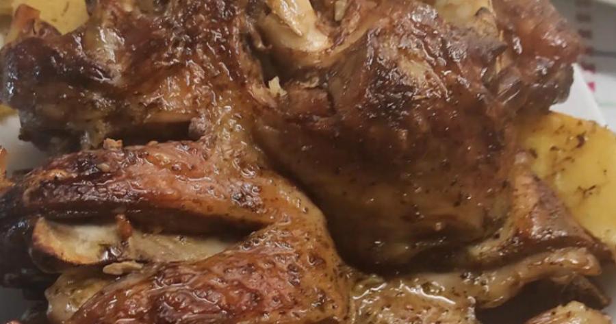 Η καλύτερη συνταγή για Πασχαλινό κατσικάκι στο φούρνο για το 2026