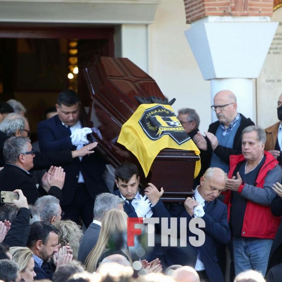 Θλίψη στην κηδεία Νίκου Σαργκάνη: Συντετριμμένη η κόρη του, Μιρέλλα