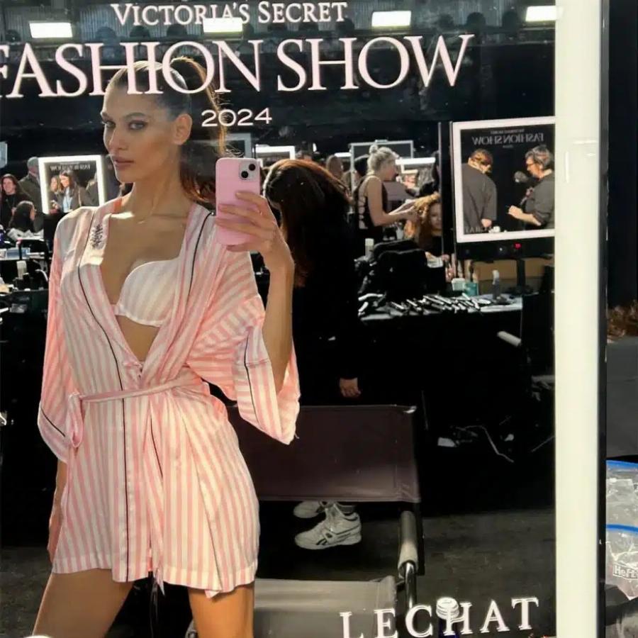 H 21χρονη Ανθή Φακιδάρη είναι η πρώτη Ελληνίδα που περπάτησε στην πασαρέλα της Victoria’s Secret