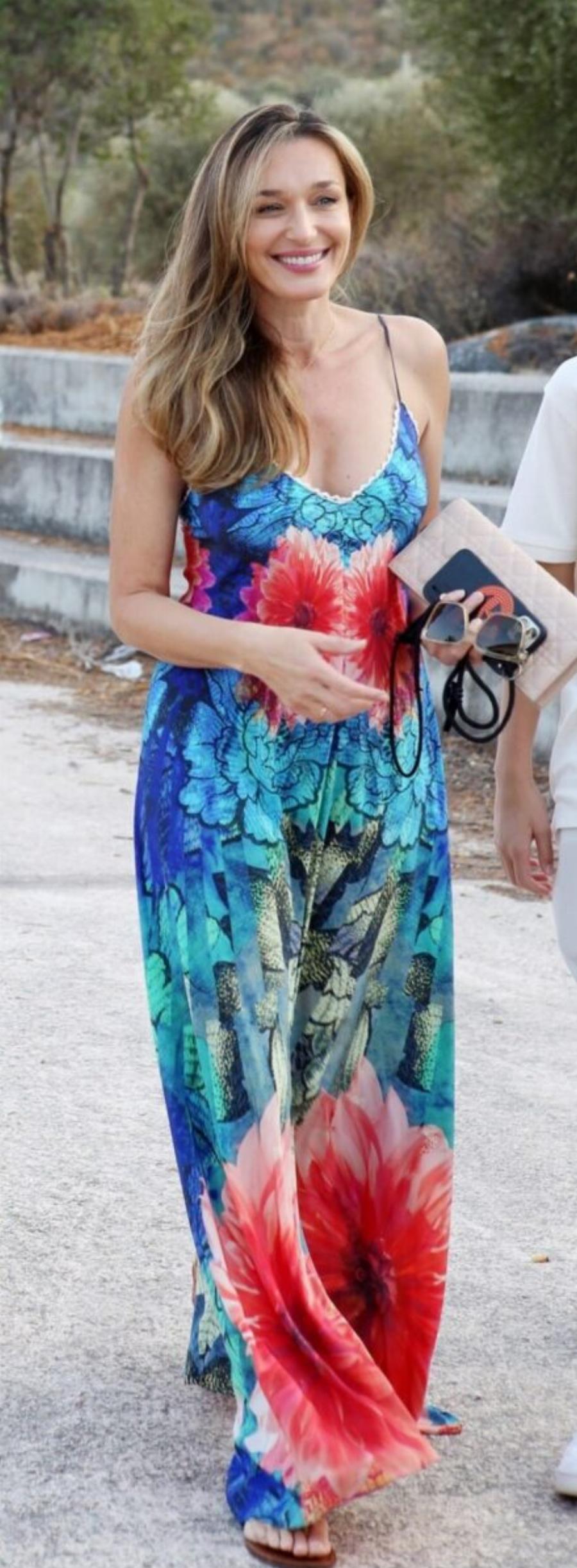 Με το ίδιο φόρεμα 9 χρόνια αργότερα: Η Κάτια Ζυγούλη φόρεσε στο γάμο του κουνιάδου της το ίδιο φλοράλ φόρεμα με τη Δούκισσα Νομικού