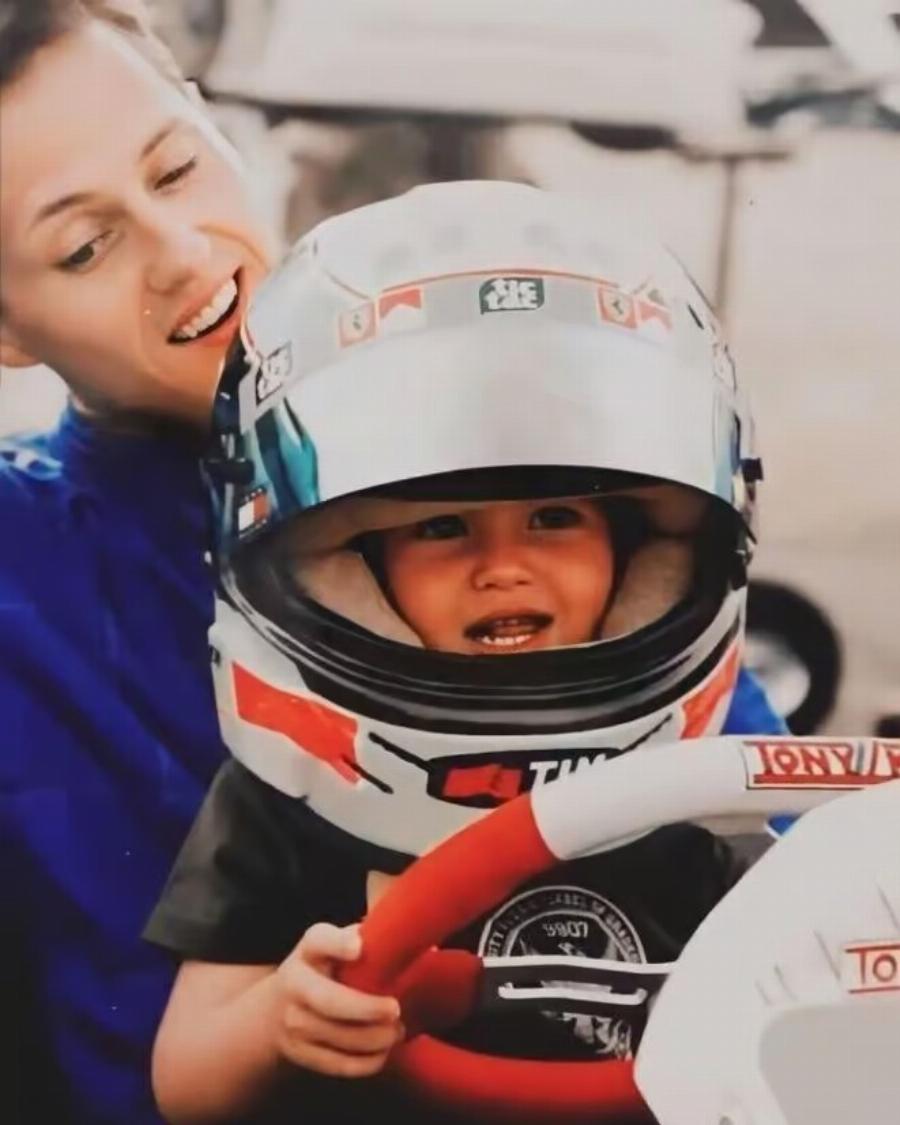 Μίχαελ Σουμάχερ: «Λύγισε» όλος ο πλανήτης με τις φωτογραφίες με τον γιο του που είδαν το φως της δημοσιότητας