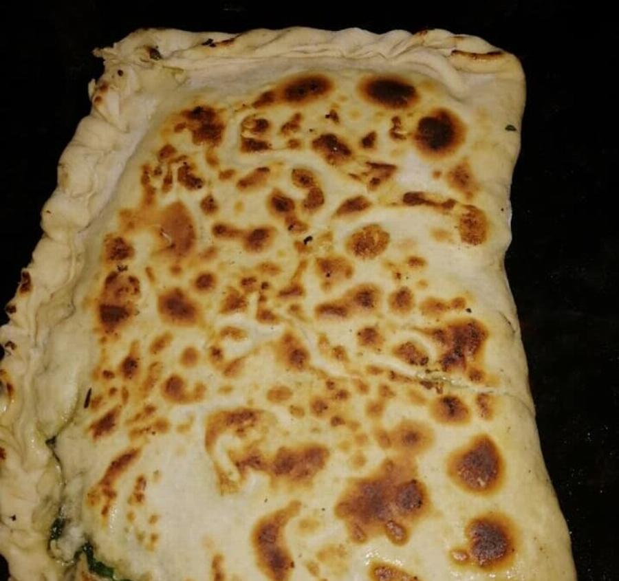 Νηστεία και σήμερα φτιάξαμε χορτόπιτες στο τζάκι με άγρια χόρτα