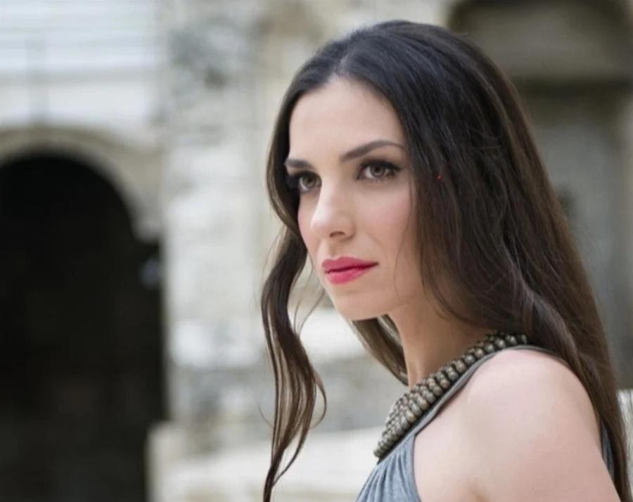 Πριν από τη Φαίη Μαυραγάνη: Auτn είναι η πασίγνωστη τραγουδίστρια που ο Νίκος Μάνεσης ήταν παντρεμένος για 10 μέρες