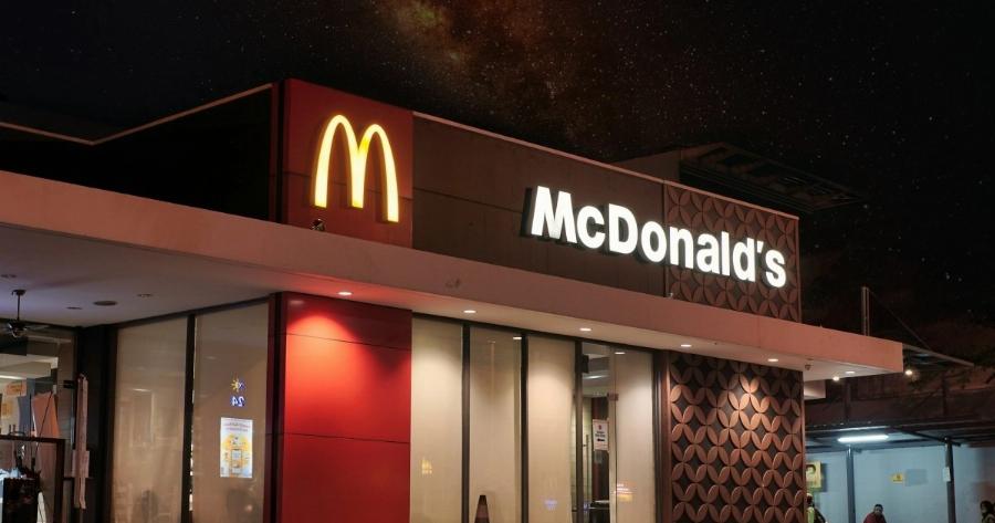 Νέος κανόνας στα McDonald’s πpoκαλεi θuελλα Avτιδpάσεωv