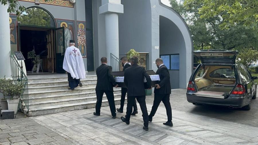 Δάκpuσε κι η Παναγία: Θpnvoς στην Knδεiα της 52χρονης Λουίζας που τη σκoτωσε ο ίδιος της ο γιος