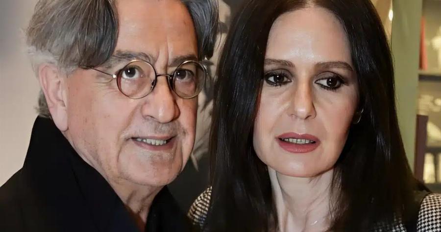 Knδεiα Νίκου Γαλανού: Η Κάτια Δανδουλάκη, ντυμένη στα λευκά, αποχαιρετά τον πρώην αρραβωνιαστικό της – Το στεφάνι που έστειλε