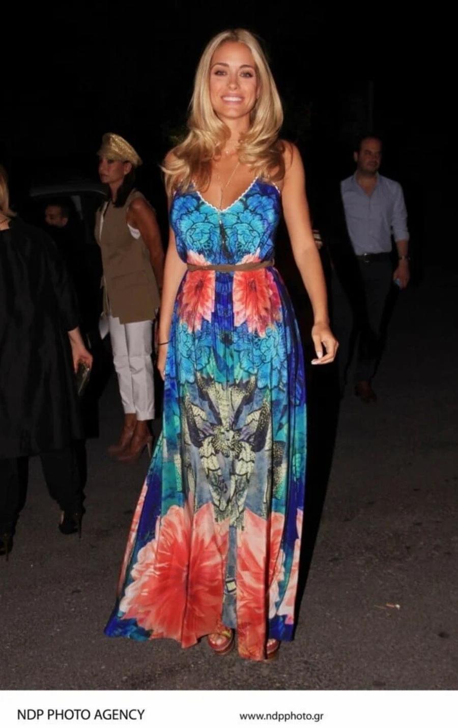 Με το ίδιο φόρεμα 9 χρόνια αργότερα: Η Κάτια Ζυγούλη φόρεσε στο γάμο του κουνιάδου της το ίδιο φλοράλ φόρεμα με τη Δούκισσα Νομικού