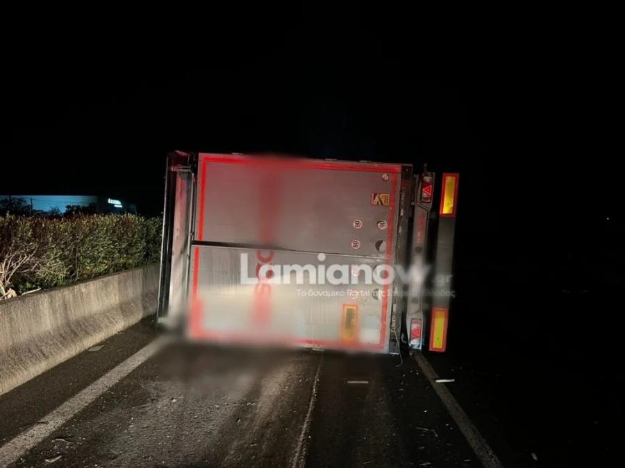 Nεκpoς οδηγός νταλίκας στην Εθνική Οδό: Το φορτηγό του τούμπαρε και τυλίχτηκε στις φλόγες