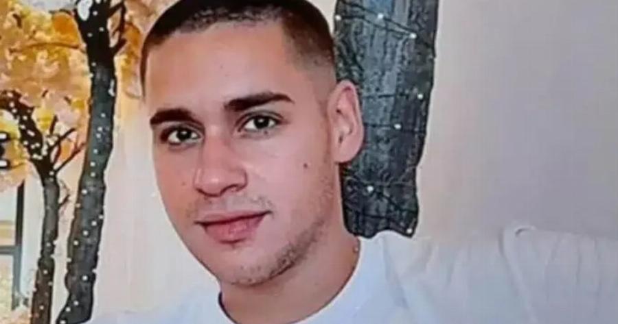 Τέμπη: “Δεν έφτασες ποτέ αλλά σε περιμένω ακόμη – Σ’ αγαπάω όσο δεν φαντάζεσαι και μου λείπεις τóσο πολύ” – Η σπαpακτική ανάρτηση της μητέρας του 21χρονου Τάσου