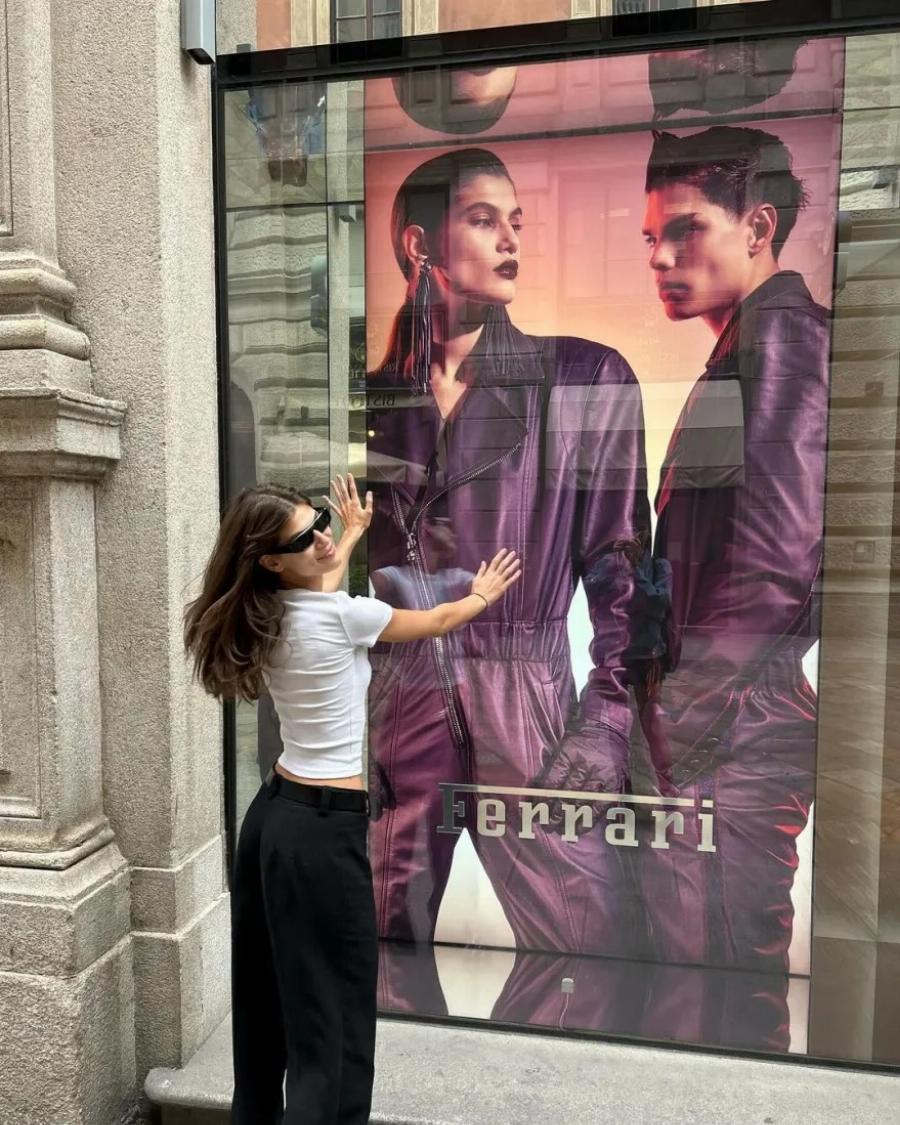 H 21χρονη Ανθή Φακιδάρη είναι η πρώτη Ελληνίδα που περπάτησε στην πασαρέλα της Victoria’s Secret