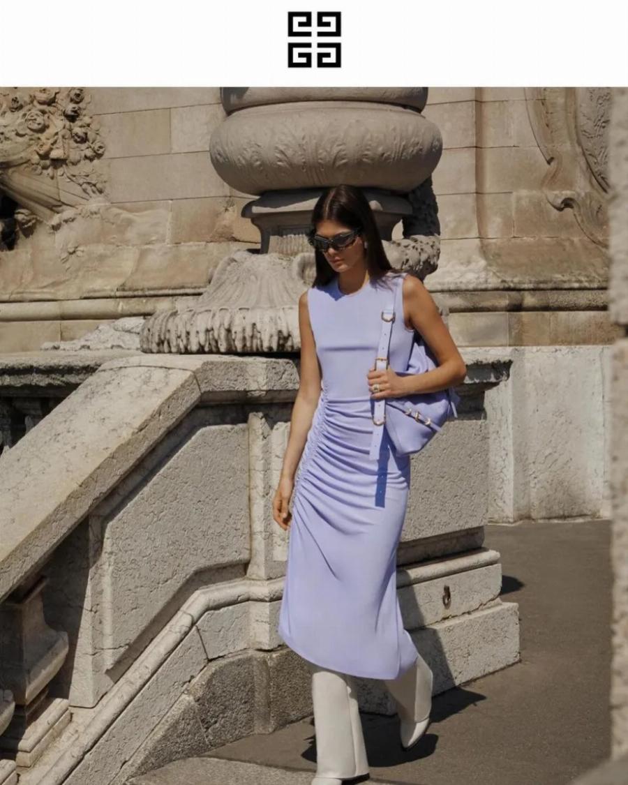 H 21χρονη Ανθή Φακιδάρη είναι η πρώτη Ελληνίδα που περπάτησε στην πασαρέλα της Victoria’s Secret